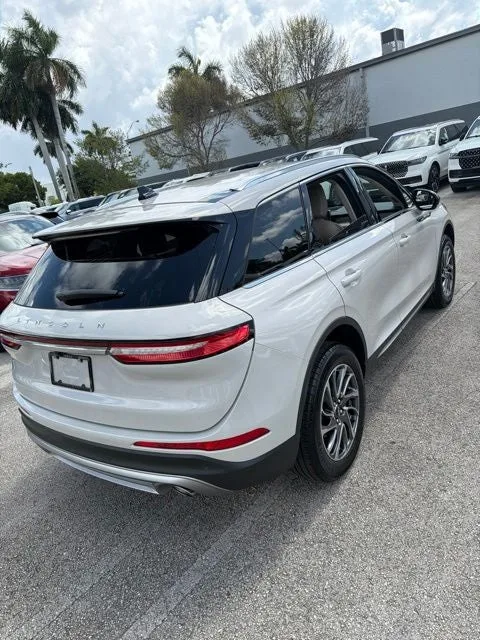 2022 Lincoln Corsair Standard photo 14