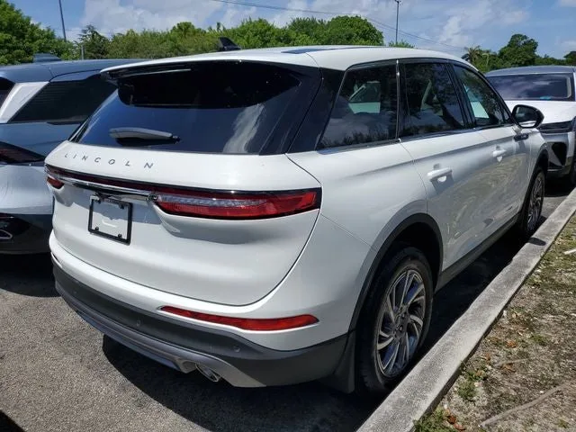 2025 Lincoln Corsair Premiere photo 4