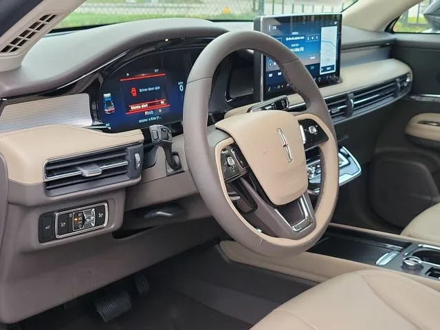 2024 Lincoln Corsair Premiere photo 10