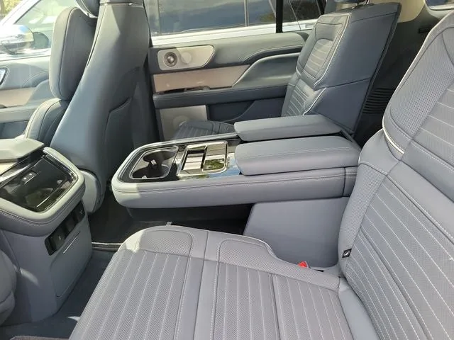 2024 Lincoln Navigator Black Label photo 9