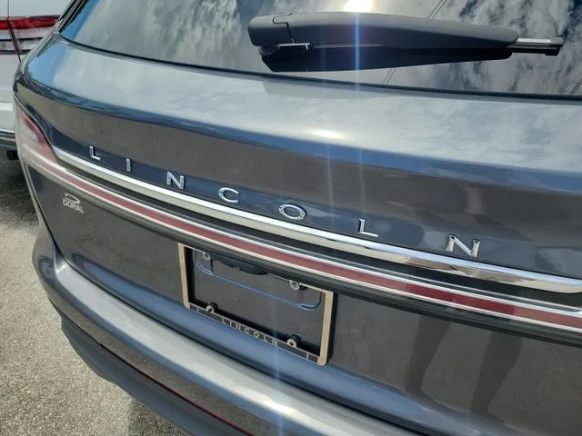 2022 Lincoln Nautilus Reserve photo 5