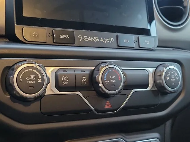2020 Jeep Gladiator Sport photo 29