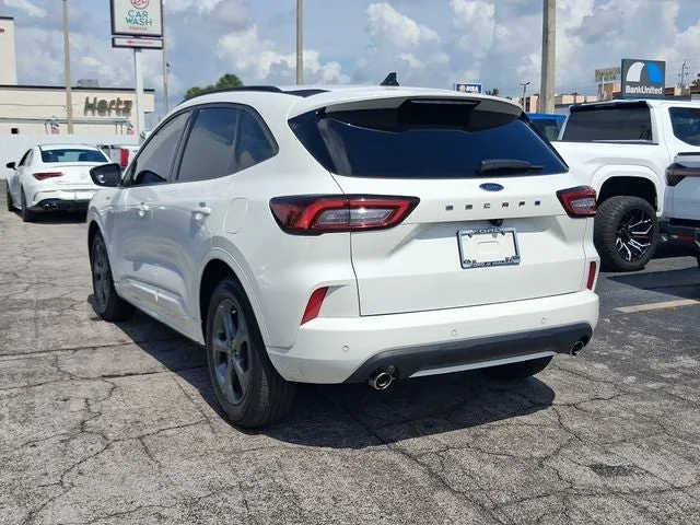 2023 Ford Escape ST-Line photo 3