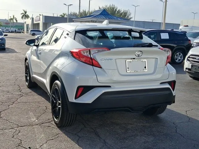 2019 Toyota C-HR LE photo 3