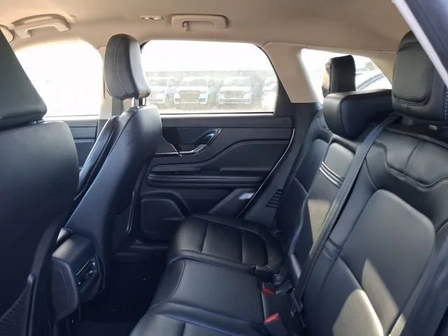 2023 Lincoln Corsair Standard photo 6