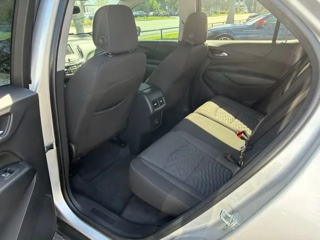 2020 Chevrolet Equinox LT photo 3