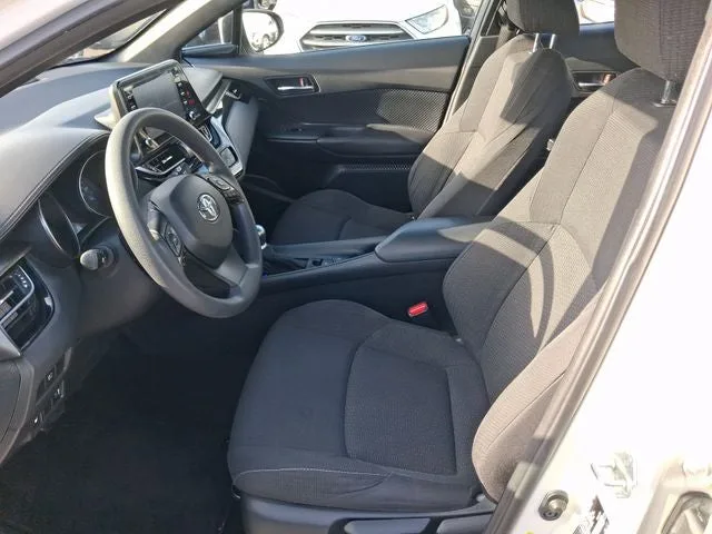 2019 Toyota C-HR LE photo 12