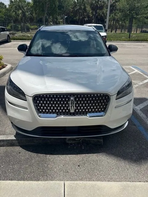 2022 Lincoln Corsair Standard photo 4