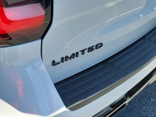 2023 Ford Expedition Limited photo 4