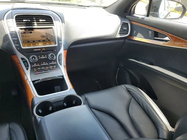 2019 Lincoln Nautilus Select photo 15