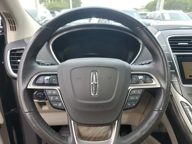 2021 Lincoln Nautilus Standard photo 10