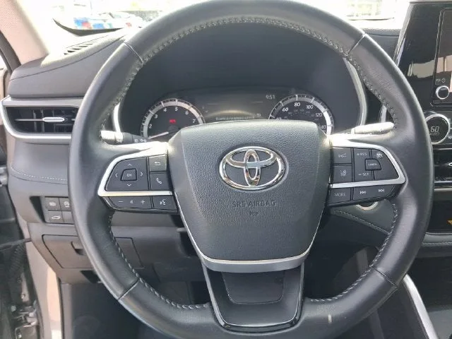 2026 Toyota Highlander XLE photo 16