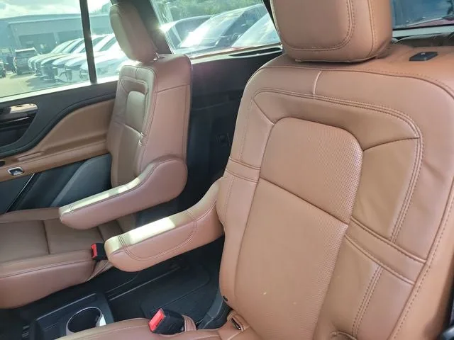 2023 Lincoln Aviator Reserve Premium photo 8