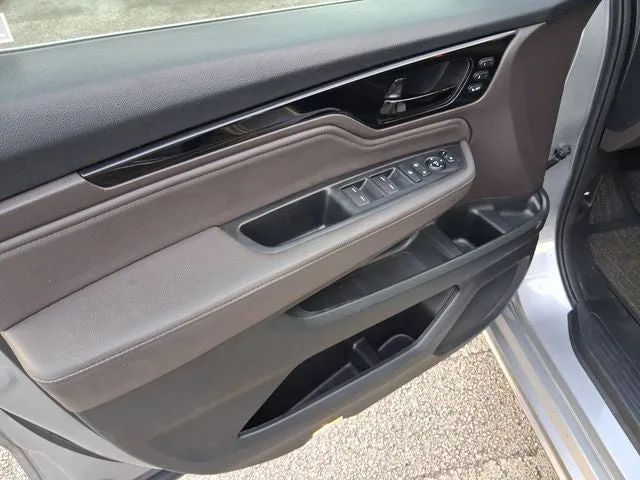 2022 Honda Odyssey Touring photo 14