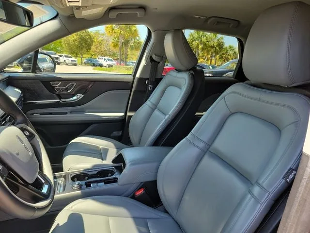 2022 Lincoln Corsair Standard photo 10