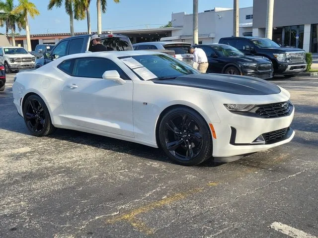2020 Chevrolet Camaro 1LT photo 2