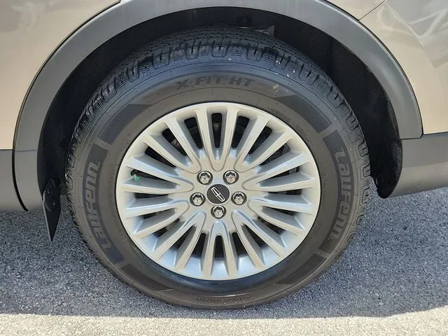 2019 Lincoln Nautilus Standard photo 10
