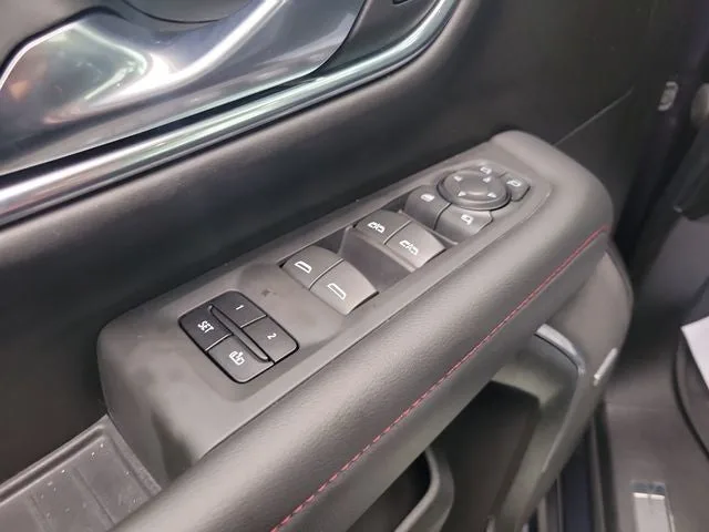2023 Chevrolet Suburban RST photo 15