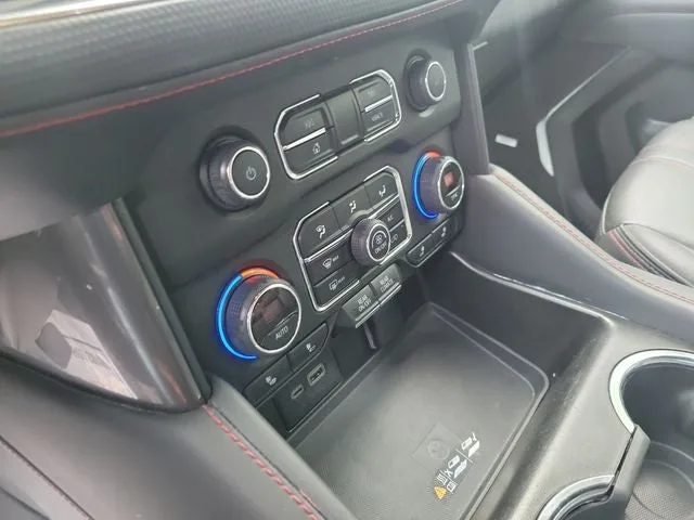 2023 Chevrolet Suburban RST photo 17