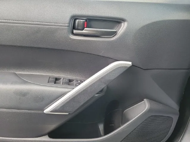 2022 Toyota Corolla Cross LE photo 14