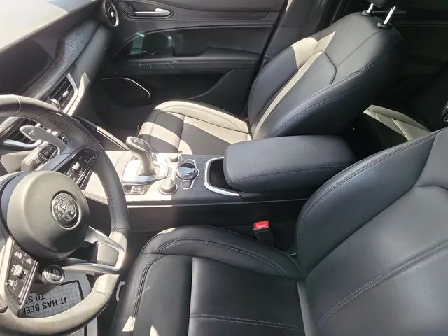 2023 Alfa Romeo Stelvio Sprint photo 12