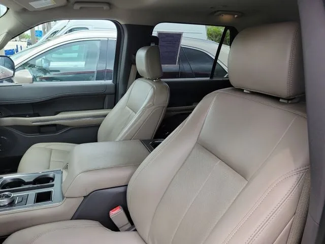 2020 Ford Expedition XLT photo 9