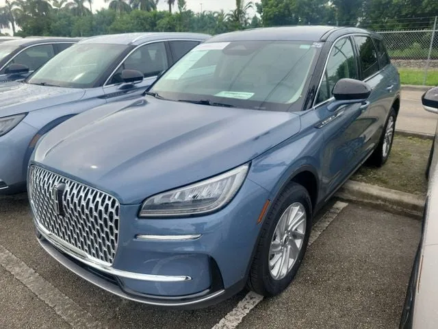 2025 Lincoln Corsair Premiere photo 2