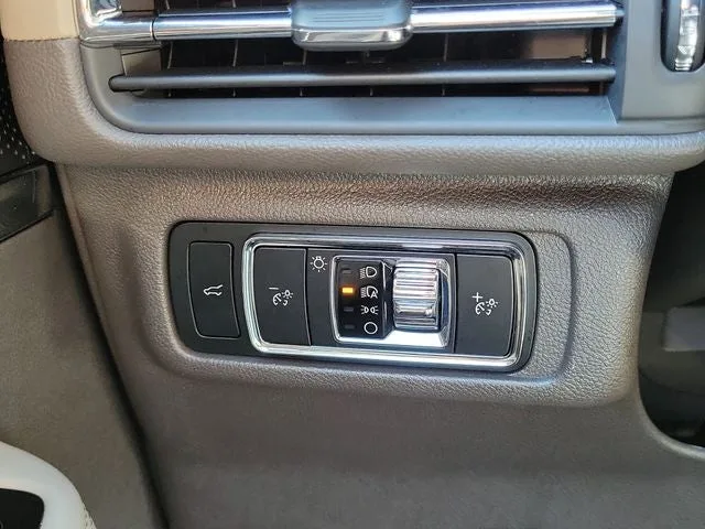 2024 Lincoln Corsair Premiere photo 23