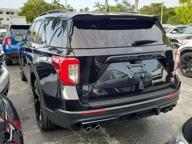 2023 Ford Explorer ST photo 4