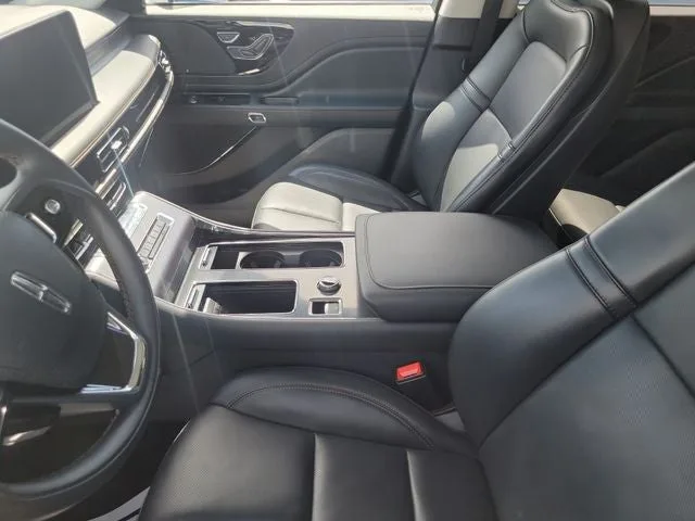 2025 Lincoln Aviator Premiere Premium photo 11