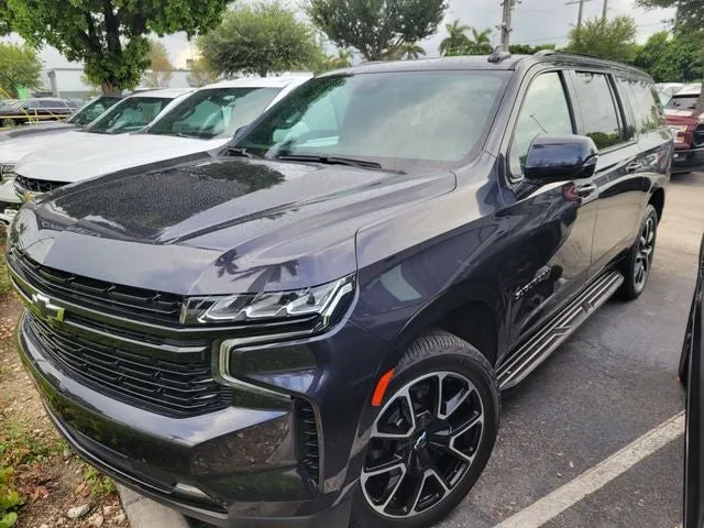 2023 Chevrolet Suburban RST photo 2