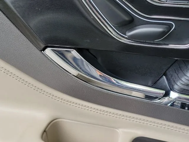 2022 Lincoln Corsair Standard photo 14