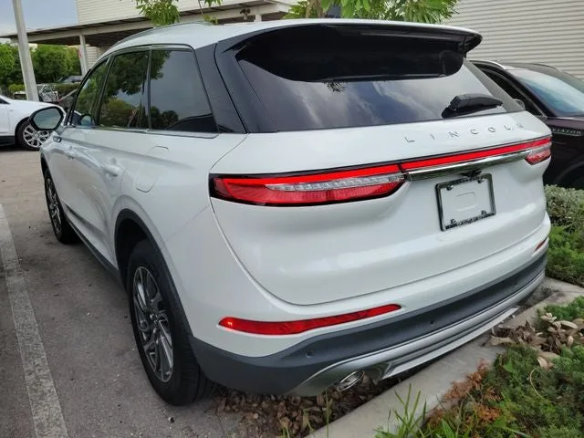 2022 Lincoln Corsair Standard photo 4