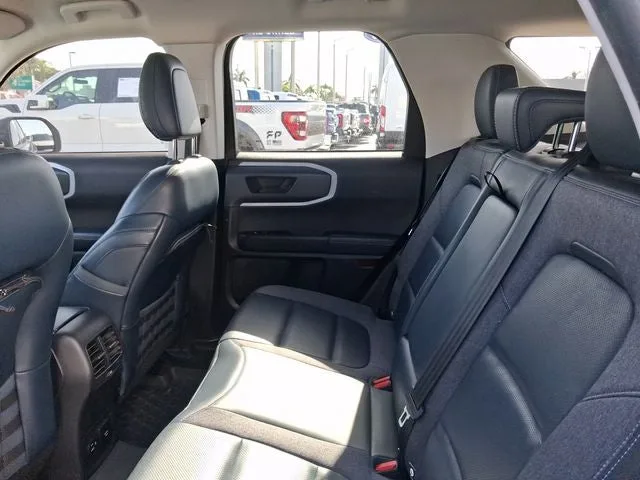 2021 Ford Bronco Sport Outer Banks photo 6
