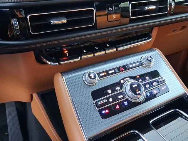 2023 Lincoln Aviator Black Label Premium photo 21