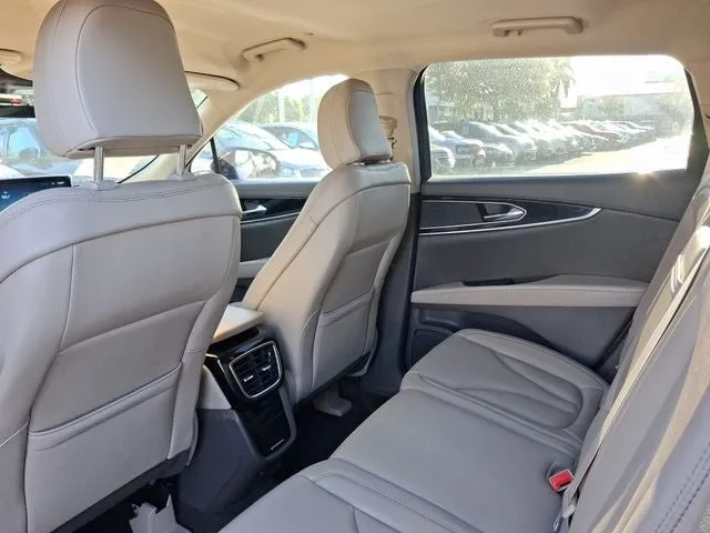 2022 Lincoln Nautilus Standard photo 5