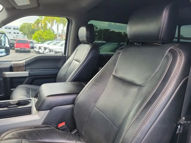 2019 Ford F-250SD Lariat photo 11