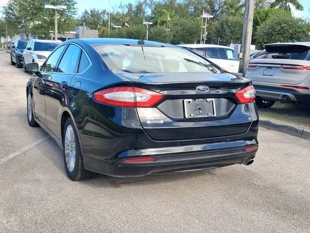 2016 Ford Fusion Energi SE Luxury photo 3