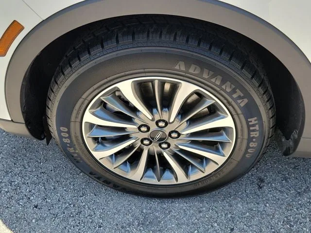 2023 Lincoln Nautilus Standard photo 8