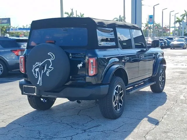 2023 Ford Bronco Outer Banks photo 4