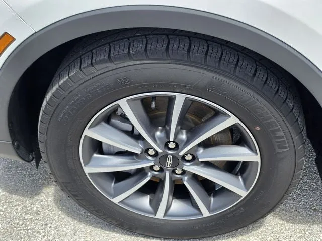 2023 Lincoln Nautilus Standard photo 6