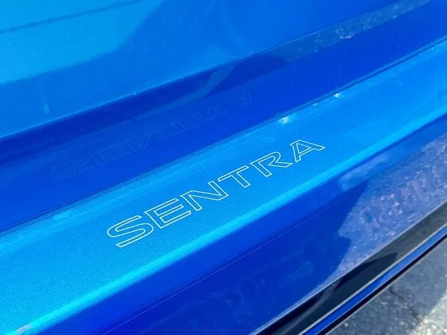 2025 Nissan Sentra SR photo 8