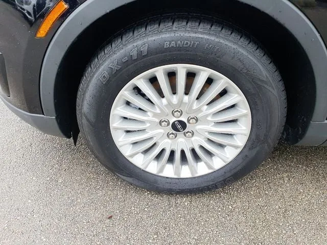 2020 Lincoln Nautilus Standard photo 9
