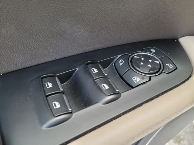 2020 Lincoln Corsair Standard photo 13