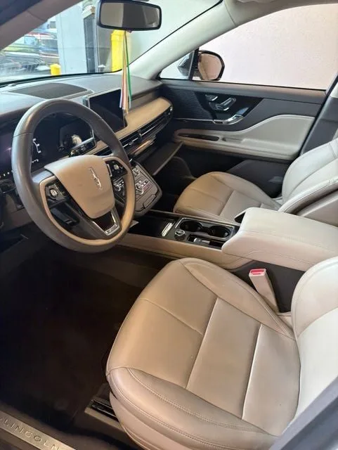 2022 Lincoln Corsair Standard photo 2