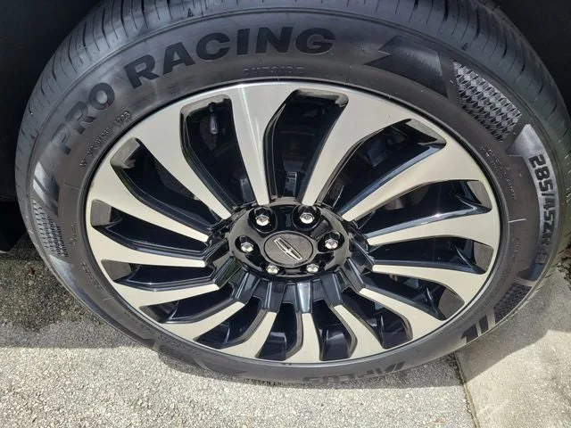 2024 Lincoln Navigator Black Label photo 5
