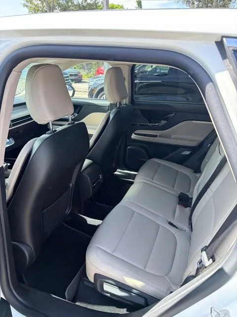 2025 Lincoln Corsair Premiere photo 4