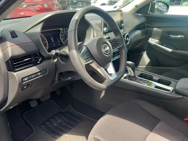 2025 Nissan Sentra SR photo 10