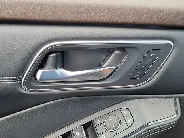2023 Nissan Rogue Platinum photo 29