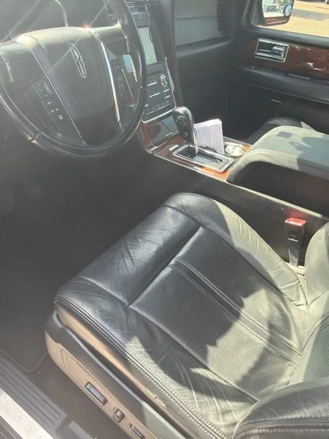 2016 Lincoln Navigator Select photo 4